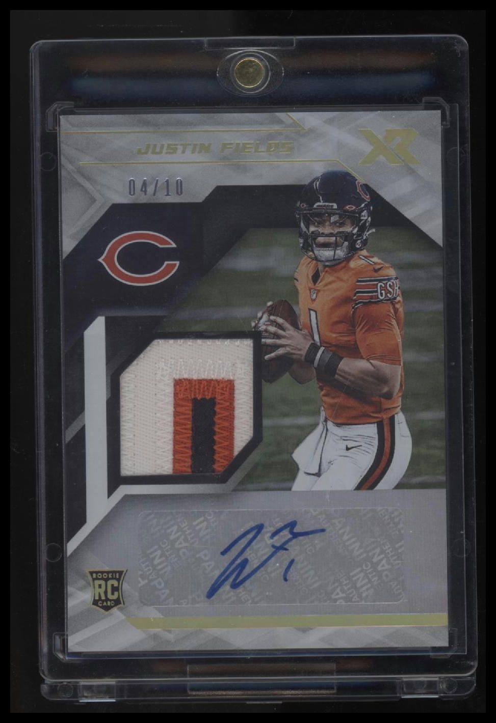 2021 Panini XR Justin Fields Rookie Swatch Autographs White #/10